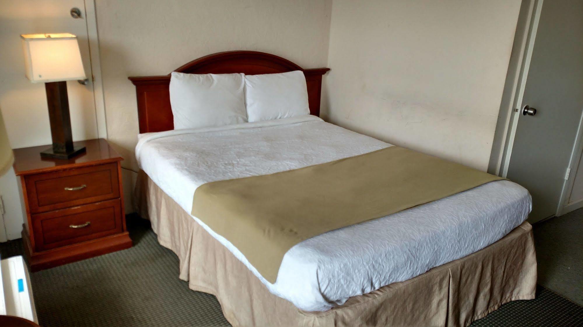 Hope Inn Lenox Zewnętrze zdjęcie